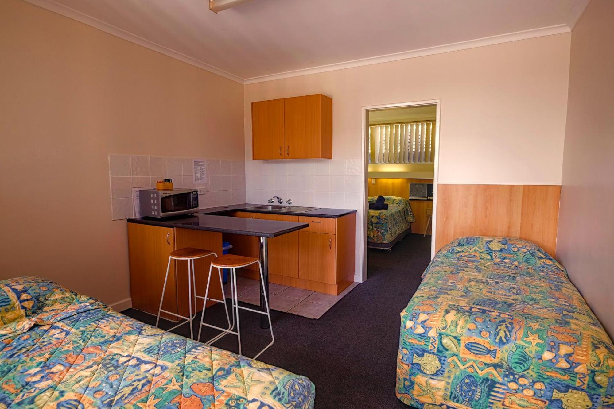 Bamboo Motor Inn Lakes Entrance Exterior photo