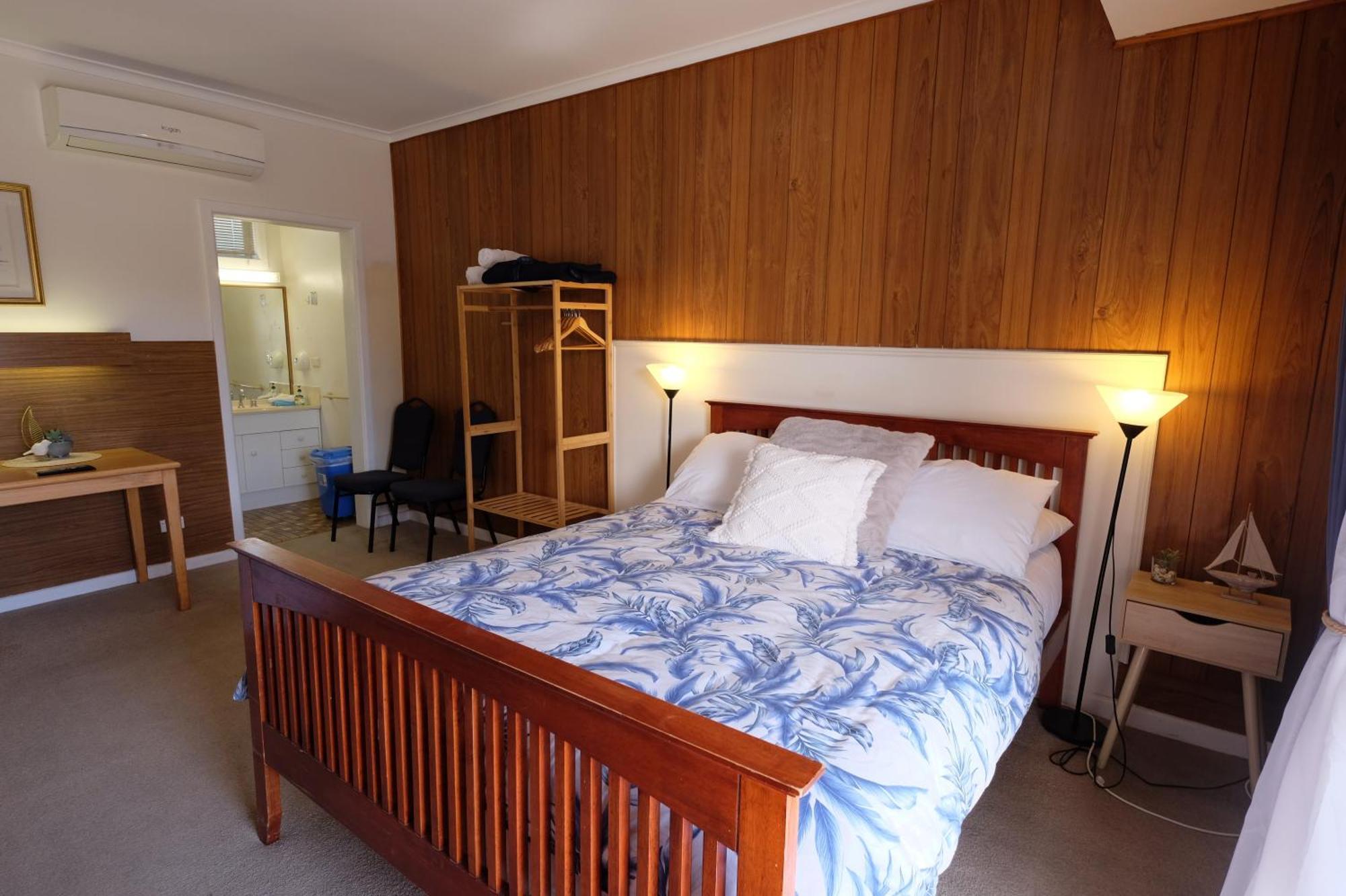 Bamboo Motor Inn Lakes Entrance Exterior photo