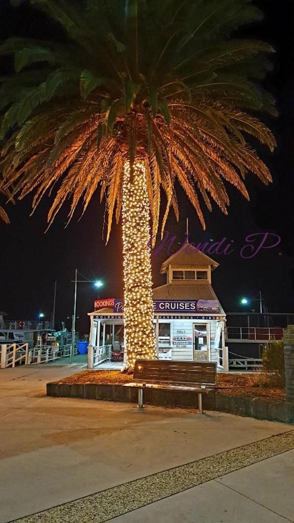 Bamboo Motor Inn Lakes Entrance Exterior photo