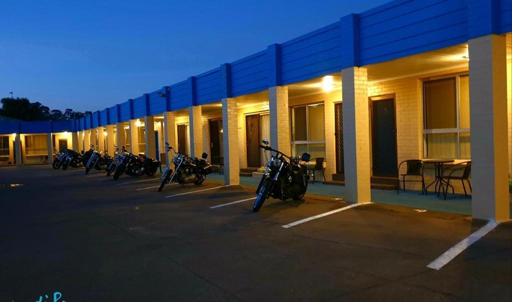 Bamboo Motor Inn Lakes Entrance Exterior photo