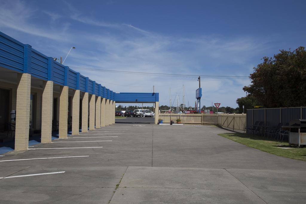 Bamboo Motor Inn Lakes Entrance Exterior photo